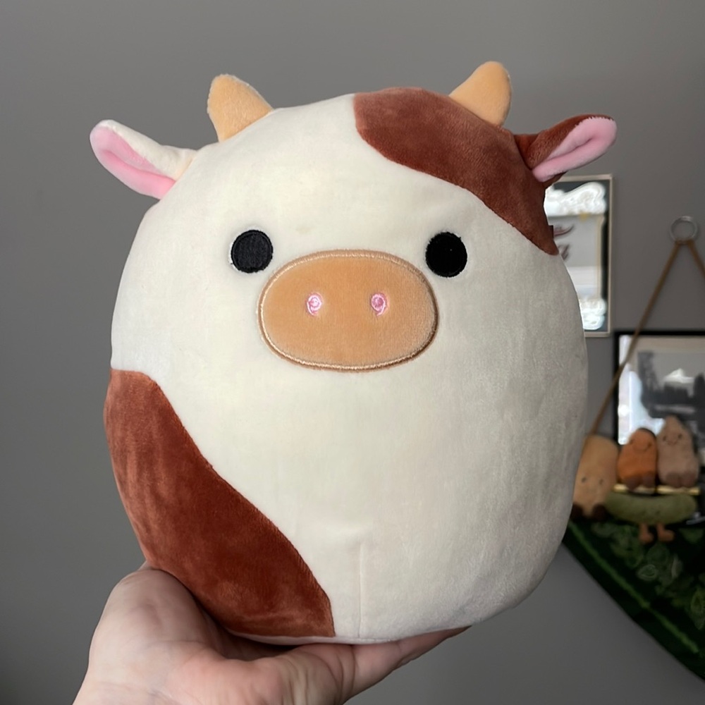 8” OG Ronnie the Cow Squishmallow (tags included)